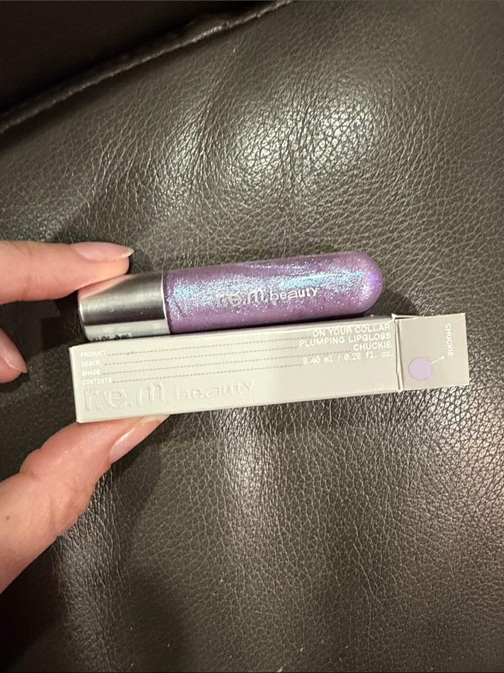 r.e.m. beauty On Your Collar Plumping Lipgloss - Chuckie